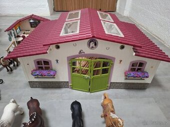 Schleich stáj s příslušenstvím, auto s koňským přívěsem, san