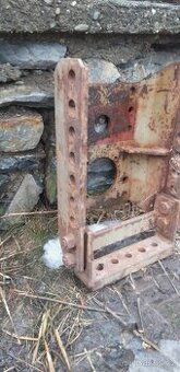 Prodám širokou konzoli závěsu zetor.