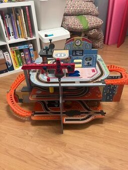 Dřevěná vlaková stanice s jeřábem - Playtive