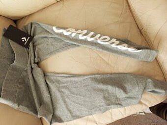 nové s visačkou tříčtvrteční legíny Converse