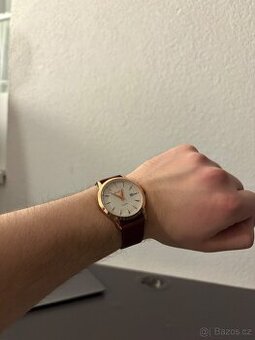 Elegantní pánské hodinky – zlaté pouzdro, kožený řemínek
