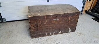 Dřevěná truhla