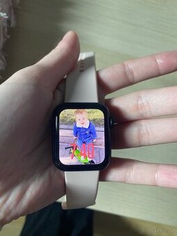 Apple Watch SE 3 	•	velikost: 40 mm