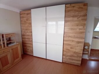 Šatní skříň