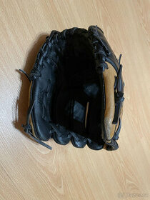 NENÍ Kožená rukavice Wilson na softball/baseball 9" (levá)