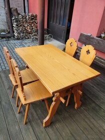 Prodám dřevěný stůl se židlemi