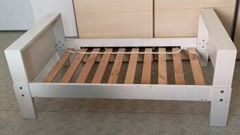 Pěkná dřevěná, dětská rostoucí postel IKEA