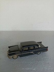 Model GAZ 13 ČAJKA