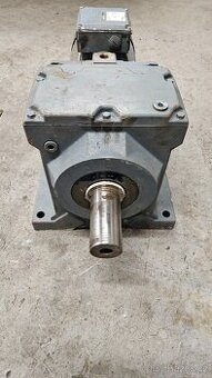 Elektromotor s převodovkou Bauer
