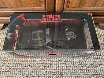 Model auta Batmobile 1:18 s figurkou Batman