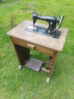 Starý šlapací šicí stroj ADLER – retro kousek do sbírky nebo