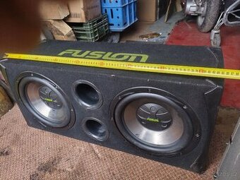 Subwoofer +zesilovač 900v - 1