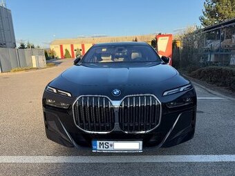 BMW 750e / TV / Lounge