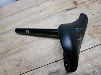Sedlo a sedlovka BMX