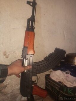 Airsoftová atrapa ak47