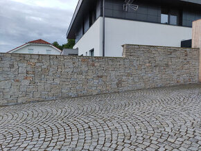ČESKÉ ŽULOVÉ DLAŽEBNÍ KOSTKY 7/9 cm barva melír - žlutošedá