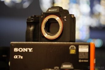 Sony A7 III Záruka 17 měsíců a SmallRig grip