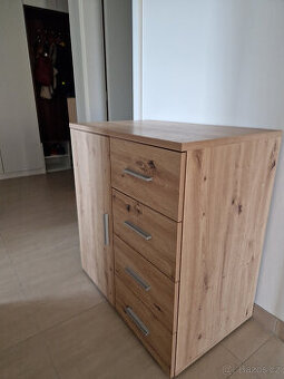 Komoda se šuplíky z Mobelixu