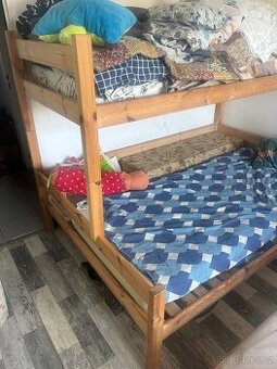 Palanda 90x200 a 140x200 z masivu i s rošty/matracemi