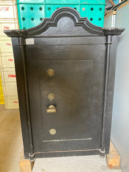 Trezor starožitný popelka za 12.000 kč