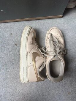 Nike Air Force 1 Low „Gold Swoosh