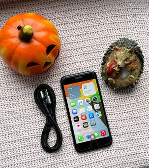 HLEDÁŠ IPHONE? Prodám Apple SE 2020 - 64GB - BLACK