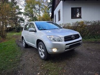 Toyota RAV4 2.0i 4x4 tažné manuál