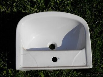 Nové keramické umyvadlo