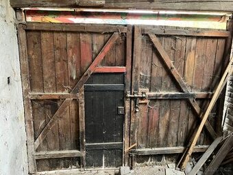 Stará dvoukřídlá vrata