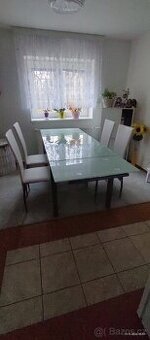 Jídelní stůl+ 4 židle