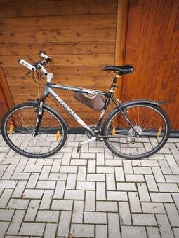 Trekové kolo Kellys AXIS L/XL