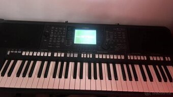 Yamaha PSR S750
