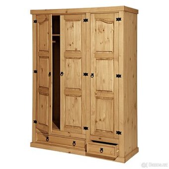 skříň z masivu borovice voskovaná v medovém odstínu