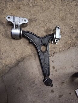 Citroen C8 pravé spodní rameno