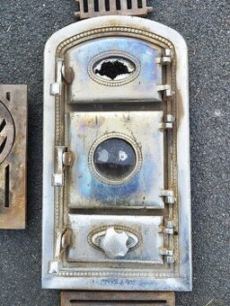 Prodám starožitná dvířka ke kamnům a rošty