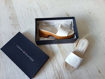 Dámské pantofle dřevaky Tommy Hilfiger