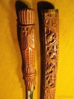 Meč dekorativní INDIE , vyřezávaná rukojeť a pouzdro