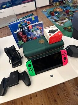 Nintendo switch OLED + bohaté příslušenství