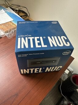 Intel NUC 7 (BOXNUC7PJYHN2 mini počítač