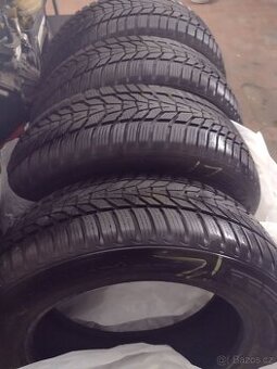 Prodám 215/60R17   96 H