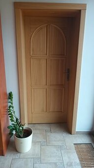 Dubové dveře z masivu včetně obložek - použité
