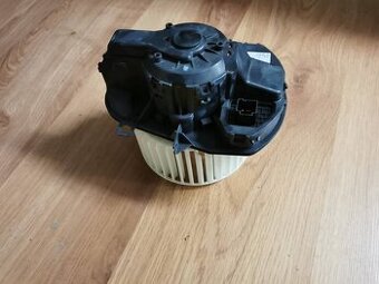 CAYENNE TOUAREG 10-18 MOTORCEK KURENIA