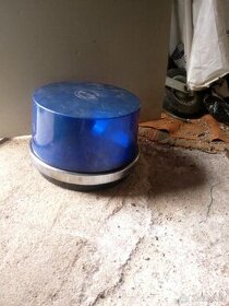 Maják modrý ze staré sanitky