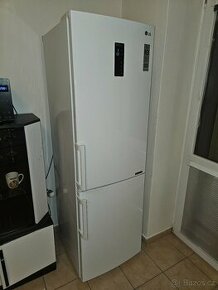 Prostorná lednice s mrazákem LG