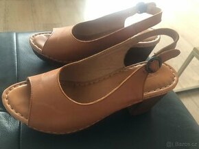Krasne kožené letní boty