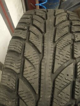 Pneu 205/70R15