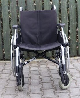 023-Mechanický invalidní vozík Meyra