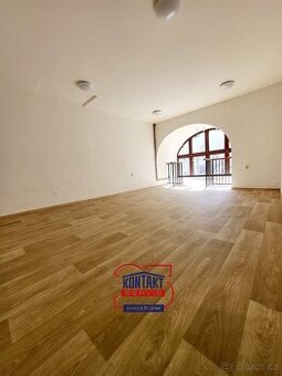 Pronájem prostorného bytu 2+1 o velikosti 86 m2 - České Bud
