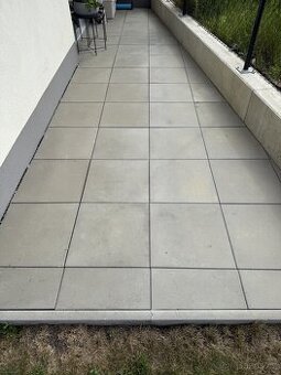 Zánovní betonové dlaždice 50x50x5cm 160ks plus dělené