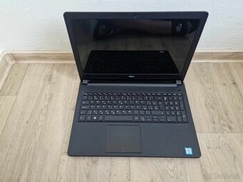 Dell Inspiron 15 s podsvícenou klávesnici na filmy internet